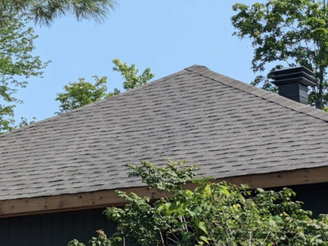 Solin de cheminée et lucarnes : points faibles à surveiller