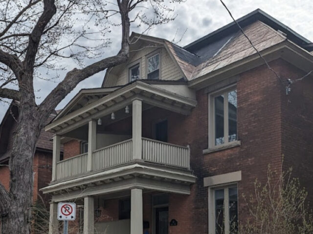 Guide d’entretien du soffite et fascia pour éviter les infiltrations d’eau